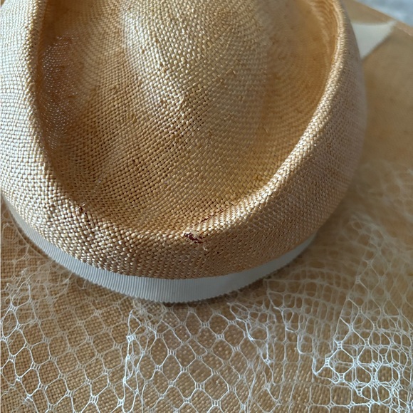 Vintage straw broad brimmed hat with veil - Picture 3 of 7